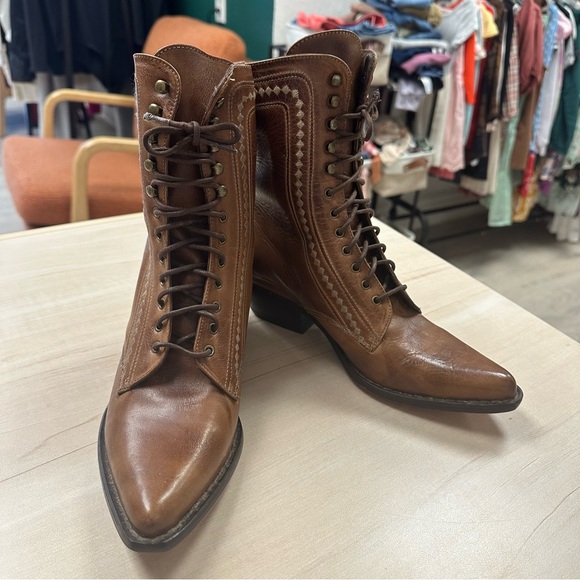 Vintage Shoes - Women’s Vintagr Brown Leather Lace-Up Western Boots
